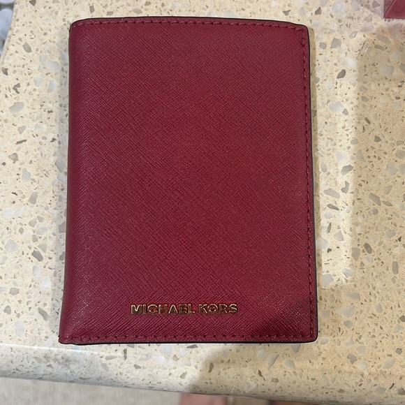 Michael Kors Passport and Luggage Tag Set - Picture 4 of 7